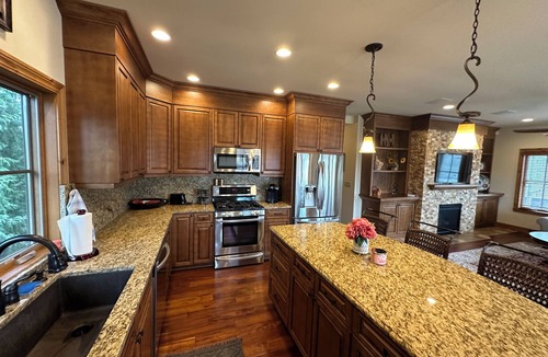 Bonney Lake House | Custom built Lake Tapps Waterfront Guest house, 2 bed, 2bath, W/D