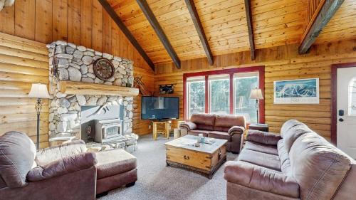 McCall House | Custom Cabin - Hot Tub Near McCall & Brundage