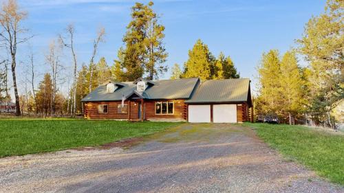 McCall House | Custom Cabin - Hot Tub Near McCall & Brundage