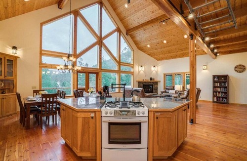 Leavenworth House | Custom Lodge Near Leavenworth w/Game Room