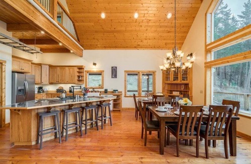 Leavenworth House | Custom Lodge Near Leavenworth w/Game Room