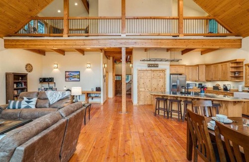 Leavenworth House | Custom Lodge Near Leavenworth w/Game Room