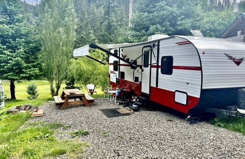 Idleyld Park Cabin | Cute 1950's Inspired Retro Large Camper, Idleyld Park, OR