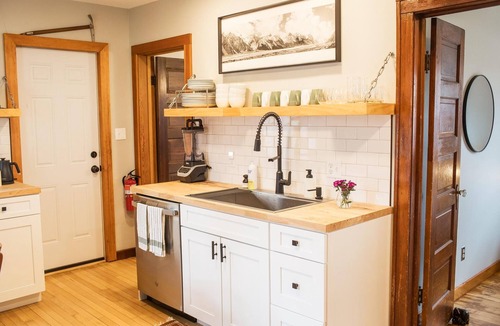 Bozeman House | Cute 2-bed home, 3 blocks from downtown Bozeman, with a large yard!