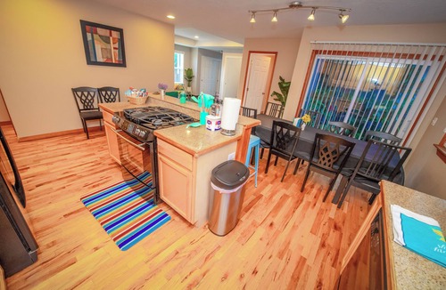 Albany House | Cute Artsy7 large parking near parks 20mins to OSU