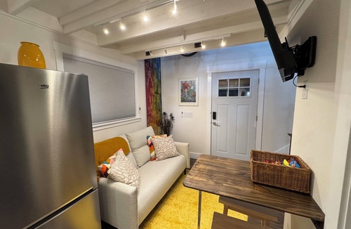 Renton House | Cute & Cozy NEW 1-bedroom Tiny House in quiet Renton neighborhood!
