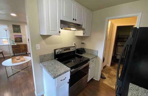 Grants Pass House | Cute Home with fully fenced yard Hot Tub and Fire Pit.