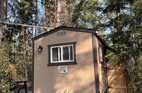 Clark Fork House | Cute Tiny House in the Woods for a Peaceful Getaway in Nature near Clark Fork, Idaho