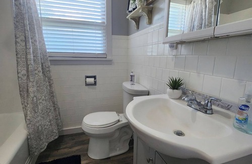 Burley House | Cutecountyfair house, 3 bdrms,fenced back yard and close to all needs in Burley.