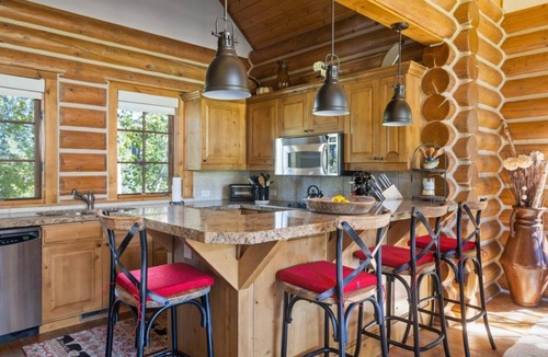 Victor Cabin | Cutthroat Cabin | Bronze Buffalo Ranch