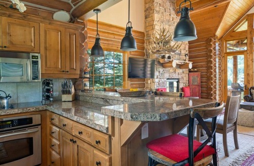 Victor Cabin | Cutthroat Cabin | Bronze Buffalo Ranch
