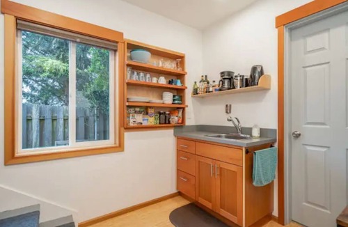 Newport Apartment | Cypress Cottage: Fabulous and Serene in Nye Beach