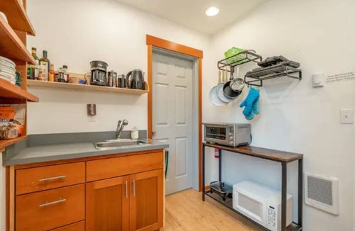 Newport Apartment | Cypress Cottage: Fabulous and Serene in Nye Beach