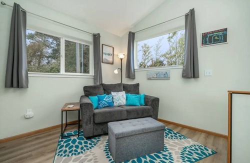 Newport Apartment | Cypress Cottage: Fabulous and Serene in Nye Beach