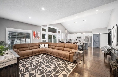 Dalton Gardens House | Dalton Garden Escape | 3,000 sq ft Home w/Hot Tub & Arcade Game Console