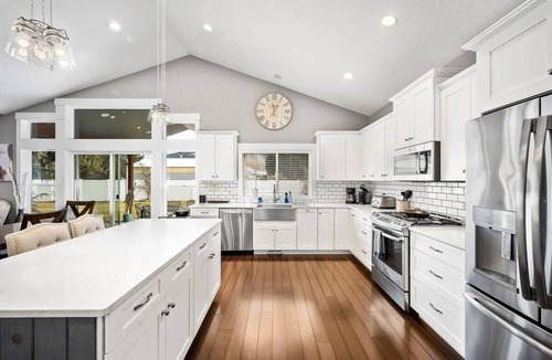 Dalton Gardens House | Dalton Garden Escape | 3,000 sq ft Home w/Hot Tub & Arcade Game Console