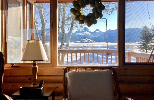 Driggs House | Dancing Bear Cabin-Sleeps 8-11! Fantastic views and location/Close to Targheenn
