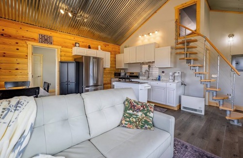 Clark Cabin | Dark Sky Retreat- 2 Cabin Retreat, Pet Friendly, Panoramic Mountain Views!