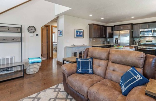 Dover Bay House | Darling Dover Sleeps 8 - Marina, beach, trails