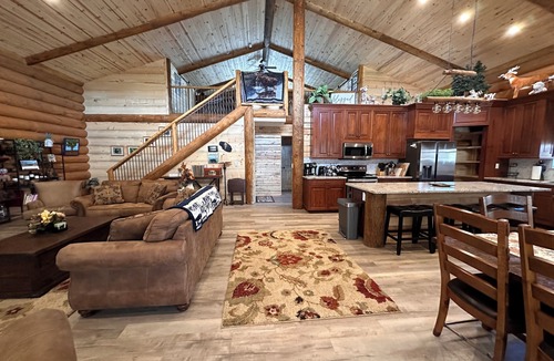 Grand Lake Cabin | Dates open -See Fall Colors-Christmas-Winter Fun-Perfect Family Gathering Cabin!