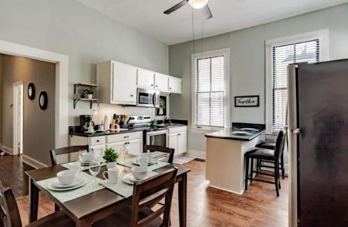Mobile Apartment | Dauphin District Darling-4 Apartments-FullBuilding
