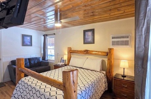 Chemult Hotel | Dawson House Lodge