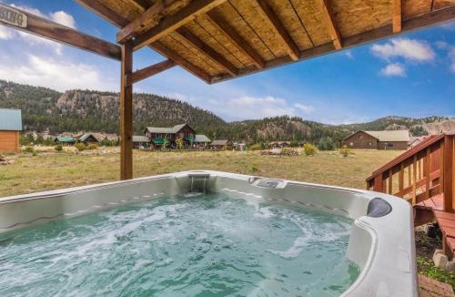 South Fork House | Dawson’s Rustic Haven in South Fork, CO