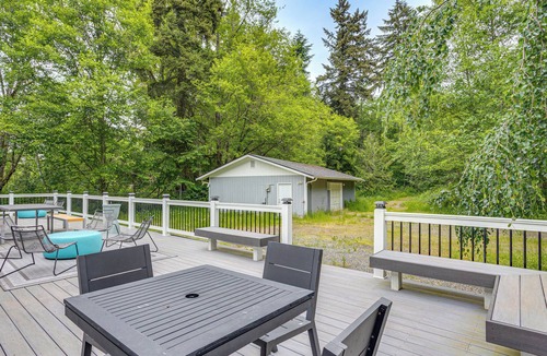 Puyallup House | Day Trip to Lumen Field! Group Getaway in Puyallup