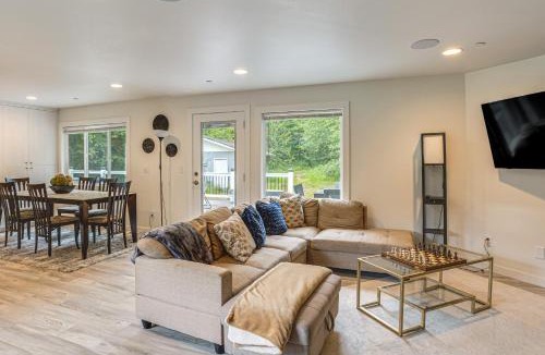 Puyallup House | Day Trip to Lumen Field! Group Getaway in Puyallup