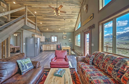 Livingston Cabin | Day Trip to Yellowstone NP! Mtn-View Cabin