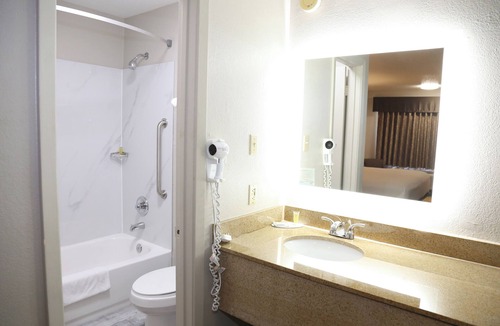 Monroe Hotel | Days Inn by Wyndham Monroe LA
