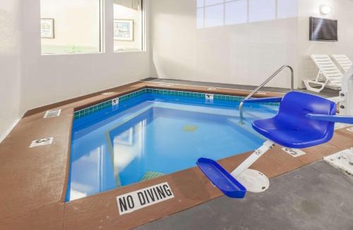 Pentwater Hotel | Days Inn by Wyndham Pentwater