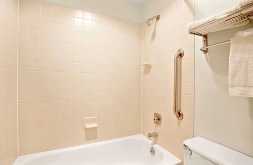 Tukwila Hotel | Days Inn by Wyndham Seattle South Tukwila