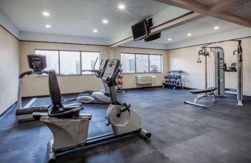 Rochester Hills Hotel | Days Inn & Suites by Wyndham Rochester Hills MI