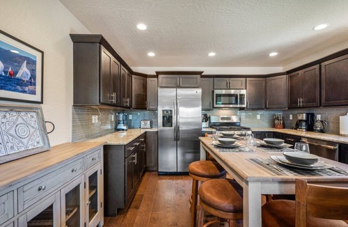 Dover Bay House | Dear Haven - 3 Bedroom 3 Bath Parkside Bungalow