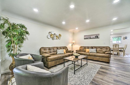 Dearborn Heights House | Dearborn Heights Home ~ 16 Mi to Downtown Detroit!