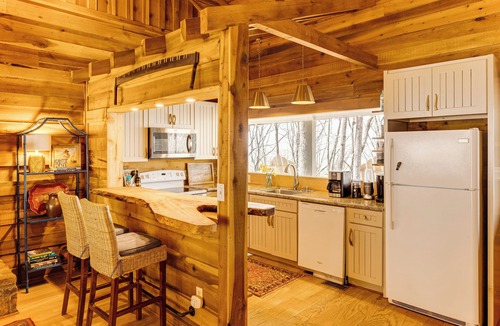 Fort Payne Cottage | Deck, Sauna & Mtn View! Fort Payne Cabin