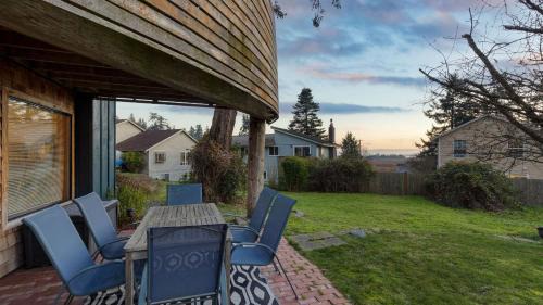 Coupeville House | Deck Views Fire Pit Pool 3 Mins to Beach Madrona Tree Retreat by AvantStay