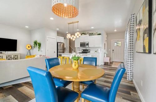 Caldwell House | Deco Townhouse - 3 bedroom 2 story private home