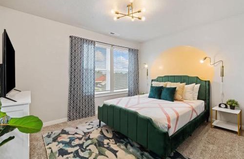 Caldwell House | Deco Townhouse - 3 bedroom 2 story private home