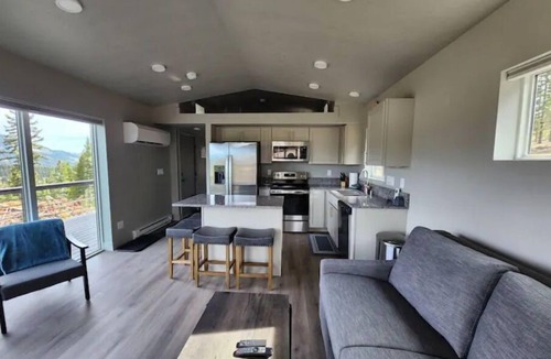 Gallatin Gateway Cabin | Deer Friends Cabin Escape