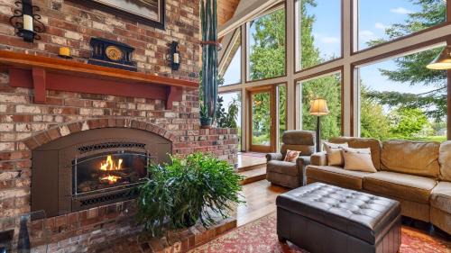 Clinton House | Deer Lake Road by AvantStay