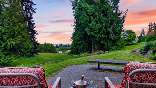 Clinton House | Deer Lake Road by AvantStay