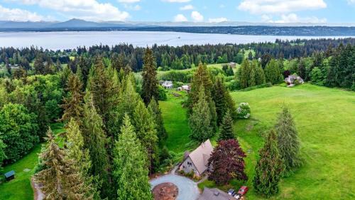 Clinton House | Deer Lake Road by AvantStay
