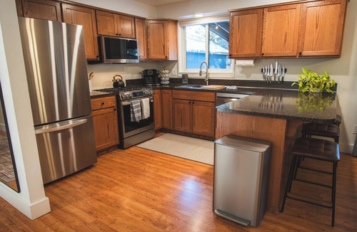 McCall Cabin | Deer Lick Lodge - Walk to Ponderosa, Pet-Friendly, 5-Star Family Stay