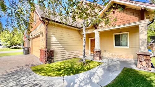 McCall House | Deer Ridge by Casago McCall - Donerightmanagement