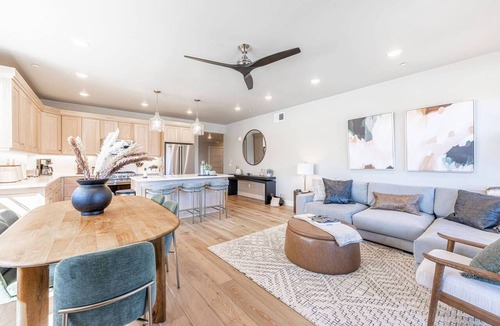 Park City Condo | Deer Valley East Ski Condo | 2 Mins to Skiing | Hot Tub & Shuttle