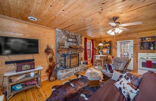 Mentone Cabin | Deerwood-private, cozy cabin in the woods