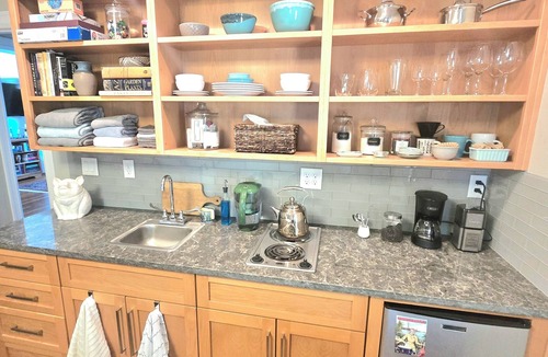 Ashland Cottage | Delightful 2~bedroom, pet~friendly cottage~Walking distance to everything!