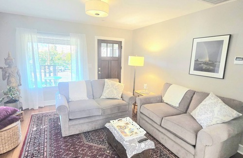 Ashland Cottage | Delightful 2~bedroom, pet~friendly cottage~Walking distance to everything!